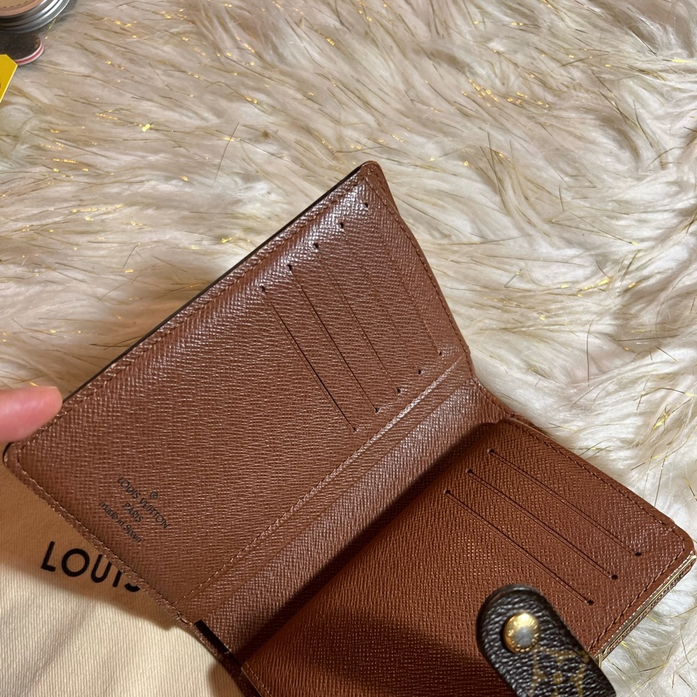 Louis vuitton Short Monogram wallet with duster - Picture 16 of 16